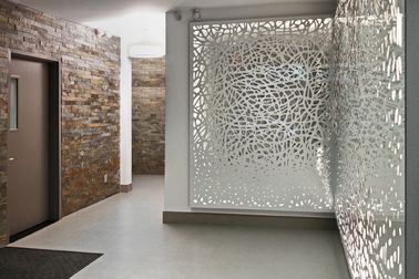 غطاء مسحوق الألومنيوم المنحوت / محفور لوحات Mashrabiyia السلم للدرابزين / الرصيف / الشرفة المزود