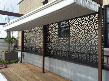 PVDF الألومنيوم المنحوت / محفور لوحات Mashrabiyia السلالم للدرابزين / الرصيف / الشرفة المزود