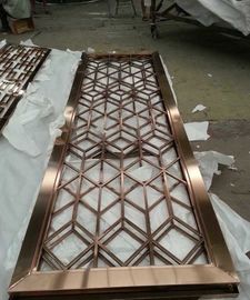 ألواح مقطوعة بالليزر مزخرفة مخصصة فواصل غرف معدنية من الفولاذ المقاوم للصدأ تصميم فواصل شاشة ذهبية للفنادق المزود