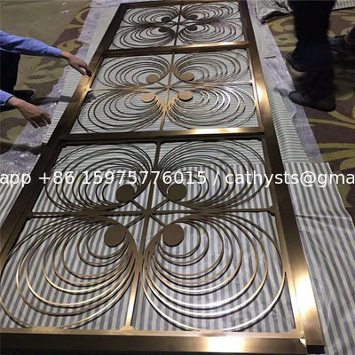 مقسّمات وغرف مقسمة ذات إطار أسود مصنوعة حسب الطلب بنمط دائري ثلاثي الأبعاد من الفولاذ المقاوم للصدأ الذهبي 1800 × 900 المزود